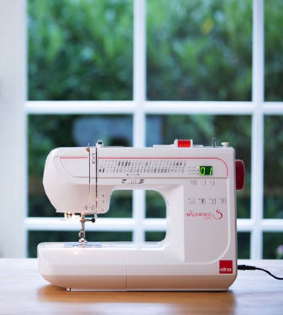 Maquina de coser elna experience 520 S