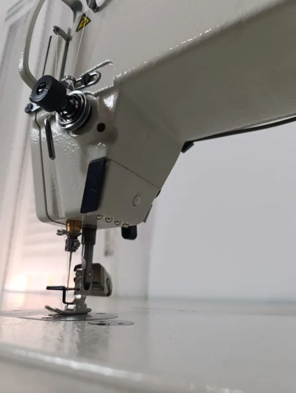 Maquina de coser Zoje A6000p