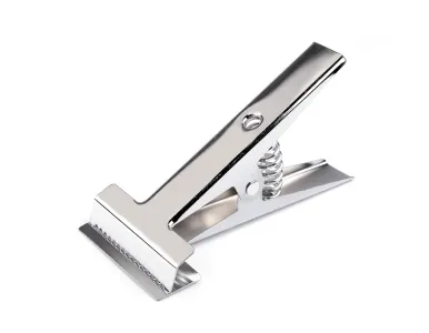 Pinza de sujeci&oacute;n de telas en mesa