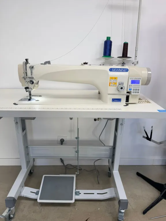 Triple arrastre sewmaq swd-206h